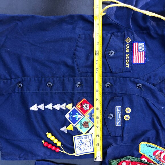 VINTAGE (c. 1982) CUB SCOUT UNIFORM & ACCESSORIES - Picture 4 of 8